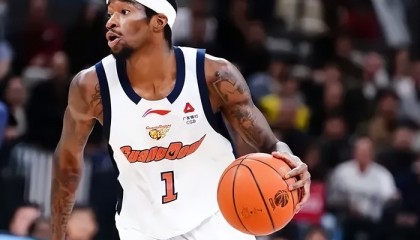 英超手机观看-广东只靠外援得分不是首次了！本土球员集体迷失，杜锋真该反思了|球队|奎因|徐杰|家政|奇葩_新浪体育_新浪新闻