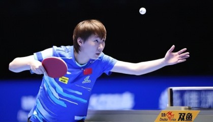 英超官方app-《全民学乒乓发球篇》第40集：正手半高抛短球与急长发球|击球|击球点|手腕|摩擦|力量_新浪体育_新浪新闻