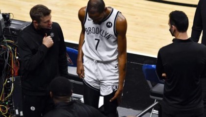 伤病专家答疑：今年伤病不算多 詹皇不是普通崴脚